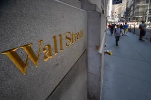 Bolsas de Nova York fecham mistas, após Fed não mudar panorama para primeiro corte