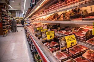 Imagem referente à matéria: Reforma tributária: deputados devem incluir carnes, frango e sal na cesta básica com alíquota de 25%