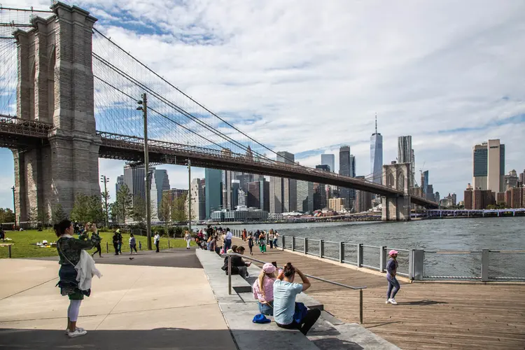 Vista da Brooklyn Bridge, em Nova York, cidade com mais ricos no mundo, segundo estudo (Leandro Fonseca/Exame)