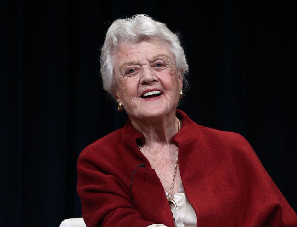 Morre Angela Lansbury, que deu voz a Mrs Potts (A Bela e a Fera), aos 96 anos