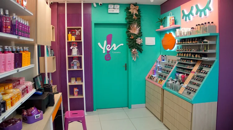Loja da Yes! Cosmetics: rede quer chegar a portfólio 100% vegano até 2023 (Yes! Cosmetics/Divulgação)