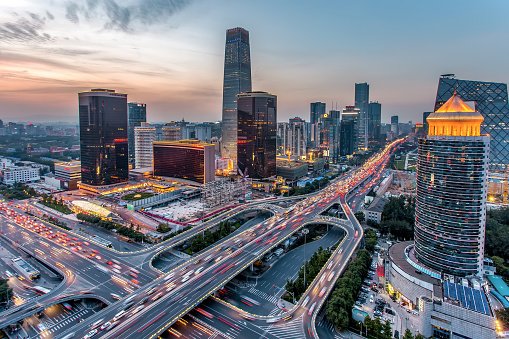 Reflexo do ambiente mais desafiador, a China não deve ultrapassar os EUA como a maior economia do mundo até 2036 (Getty Images/Getty Images)