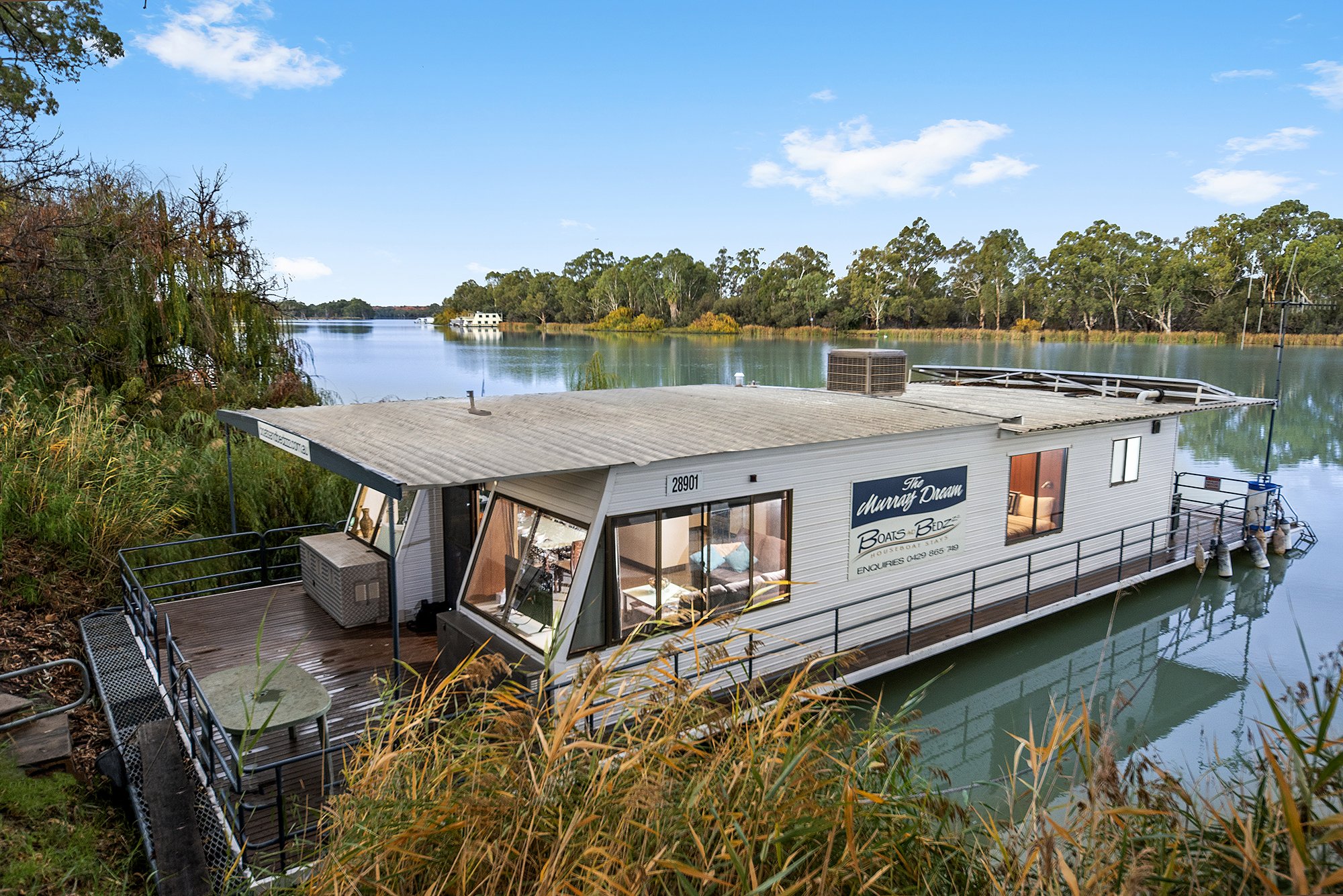 Renmark-River-Villas-and-Boats---Bedzzz-1-UX