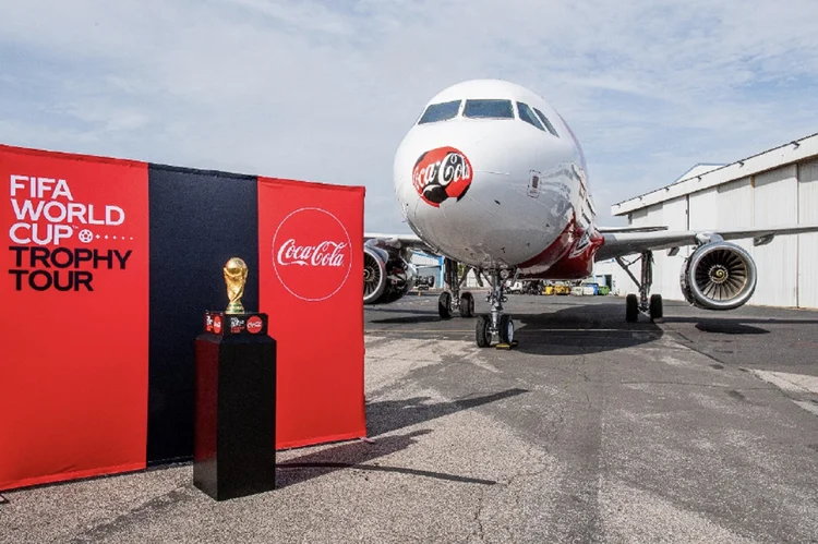 Copa do Mundo: Embaixador da Fifa, o ex-jogador Cafu, campeão mundial em 1994 e 2002, esteve presente no evento (Coca-Cola/Divulgação)