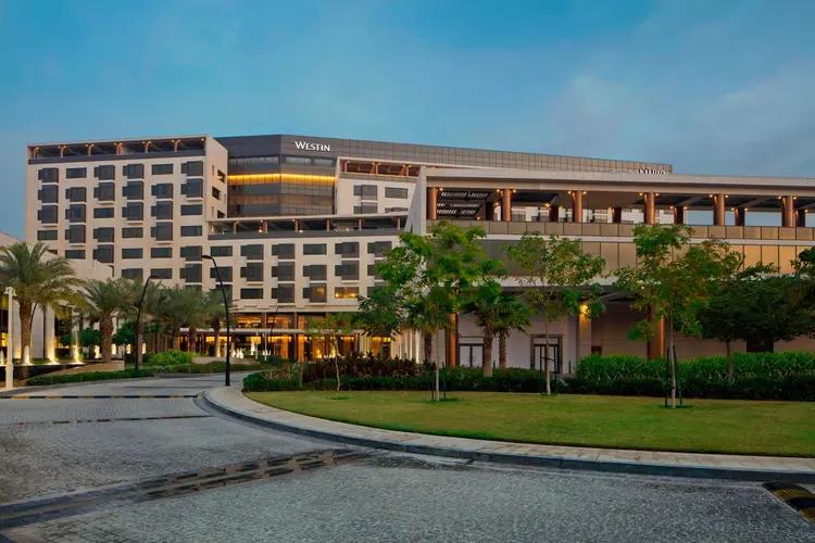 The Westin Doha Hotel & Spa está próximo do centro de treinamento e dos estádios do Catar (The Westin Doha Hotel & Spa/Divulgação)