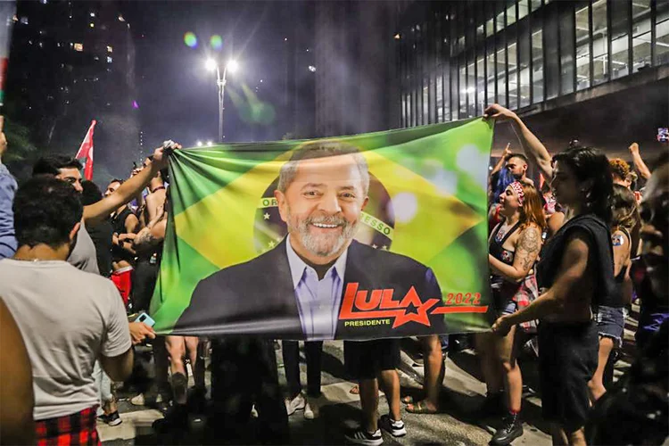 Apoiadores de Lula comemoram vitória na Avenida Paulista: PT já contabiliza mais de 700 caravanas para a posse (Leandro Fonseca/Exame)