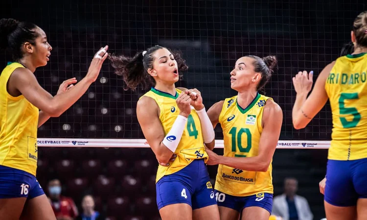 “Foi mais uma vitória importante para a sequência da competição", disse a ponteira Pri Daroit (FIVB/Divulgação)