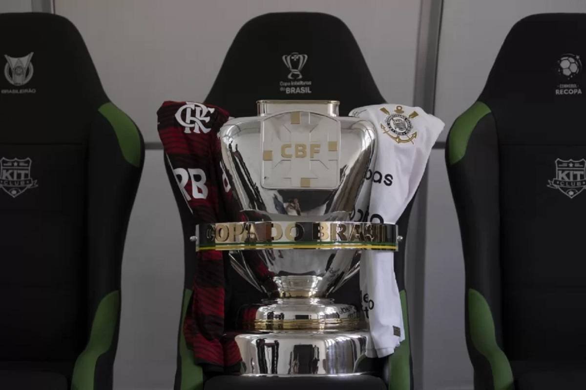 CBF define equipe de arbitragem para jogo Corinthians x Flamengo
