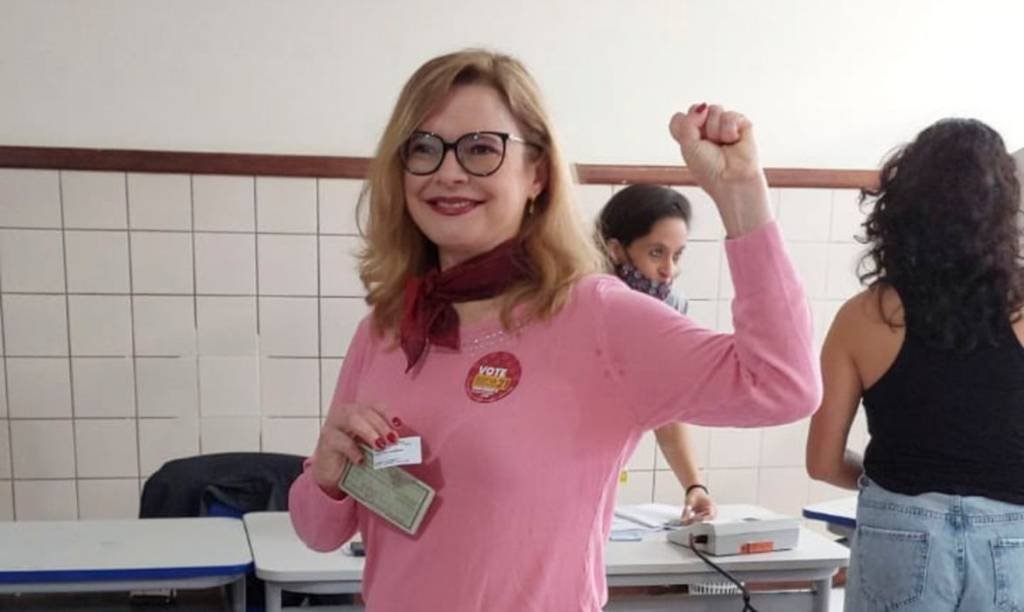Sofia Manzano vota em Vitória da Conquista, na Bahia