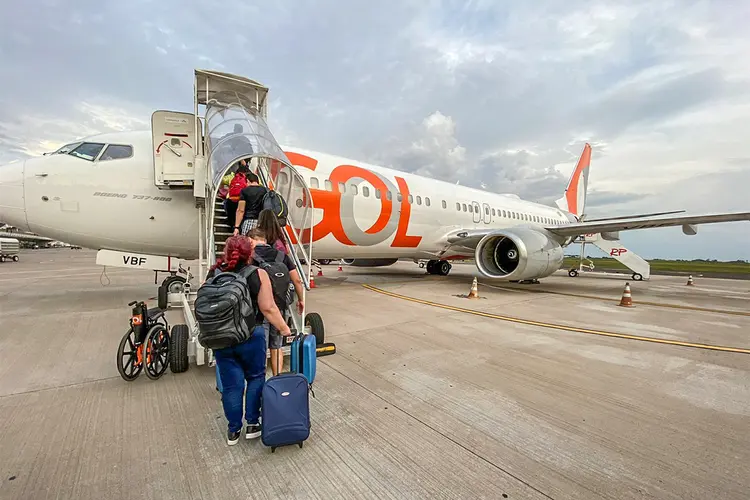Passageiros embarcam em avião da GOL (Leandro Fonseca/Exame)
