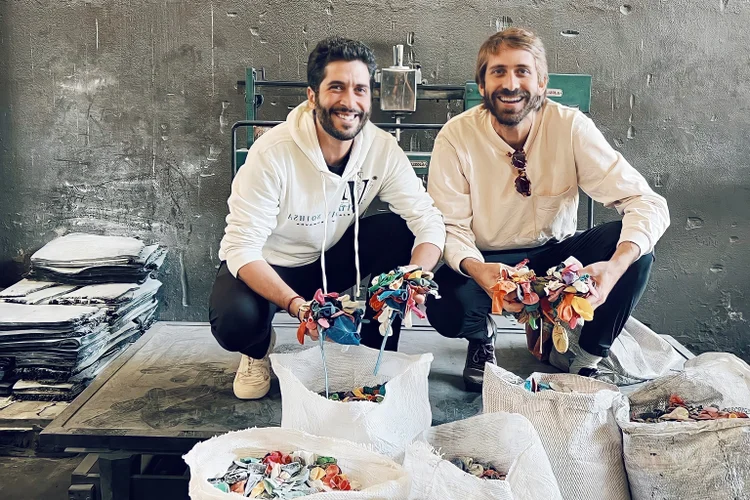 A UNDOFORTOMORROW, marca que produz tênis sustentáveis com solado feito com balões de festa usados (Divulgação/Divulgação)