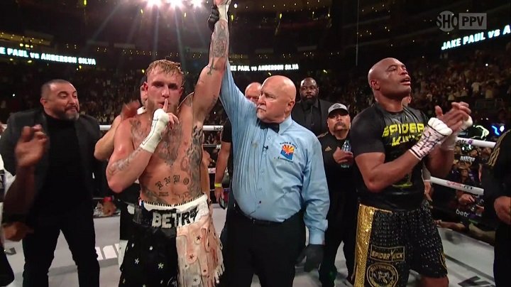 Anderson Silva é derrotado por Jake Paul e sofre knockdown no último momento da luta