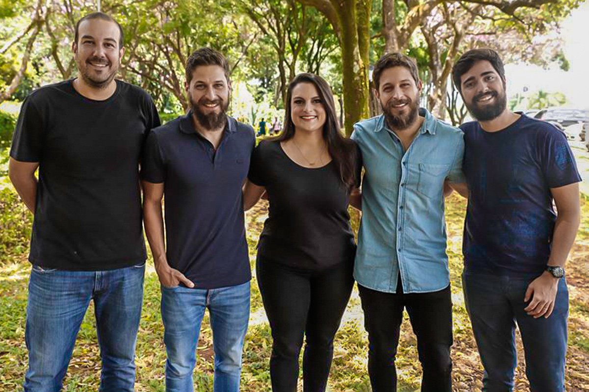 Sócios da Magnólia Papelaria: Vitor Viana, Fillipe Janiques, Julia Hueb, Thiago Janiques e Igor Vendas