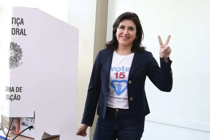 Simone Tebet (MDB) vota no primeiro turno das eleições de 2022 (Divulgação/Flickr)
