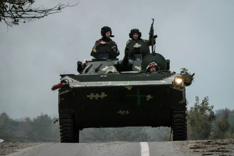 Ucrânia: no sábado, o exército ucraniano anunciou que entrou em Lyman, onde estavam "entre 5.000 e 5.500 russos (Dmytro GORSHKOV y Emmanuel PARISSE / AFP/AFP Photo)