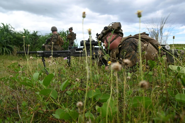Um fuzileiro naval dos EUA durante exercícios anfíbios com o Exército das Filipinas em San Antonio (AFP/Divulgação)
