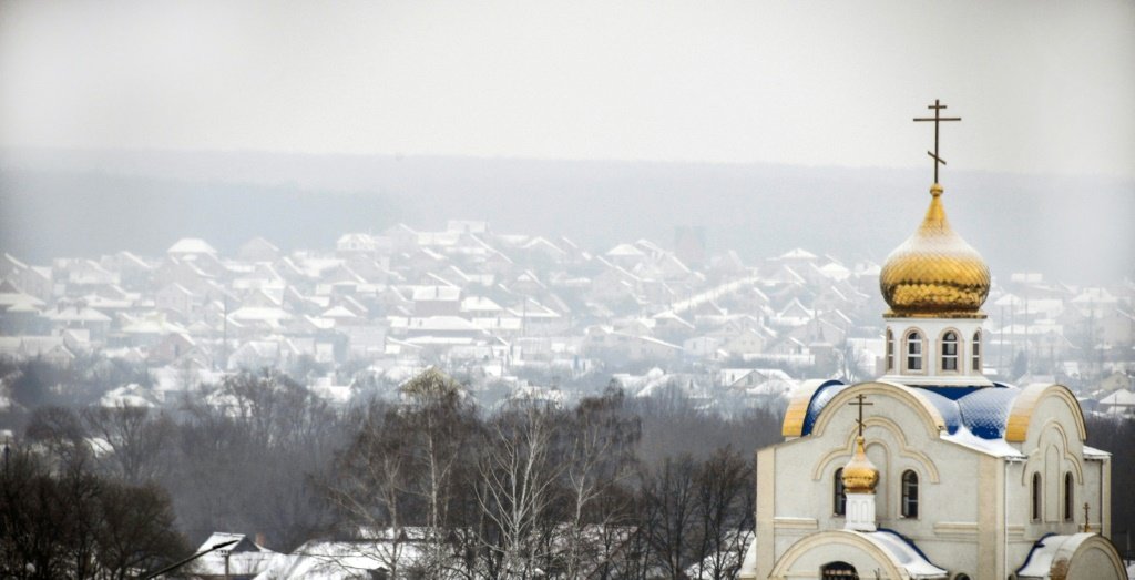 A cúpula dourada da igreja da localidade russa de Shebekino, perto de Belgorod e a poucos quilômetros da fronteira ucraniana, em foto de janeiro de 2022 (AFP/Divulgação)