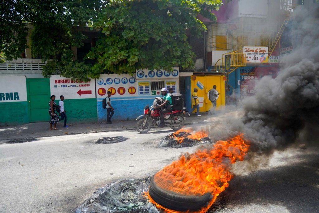 (Julho) Haitianos protestam em Porto Príncipe (AFP/AFP)