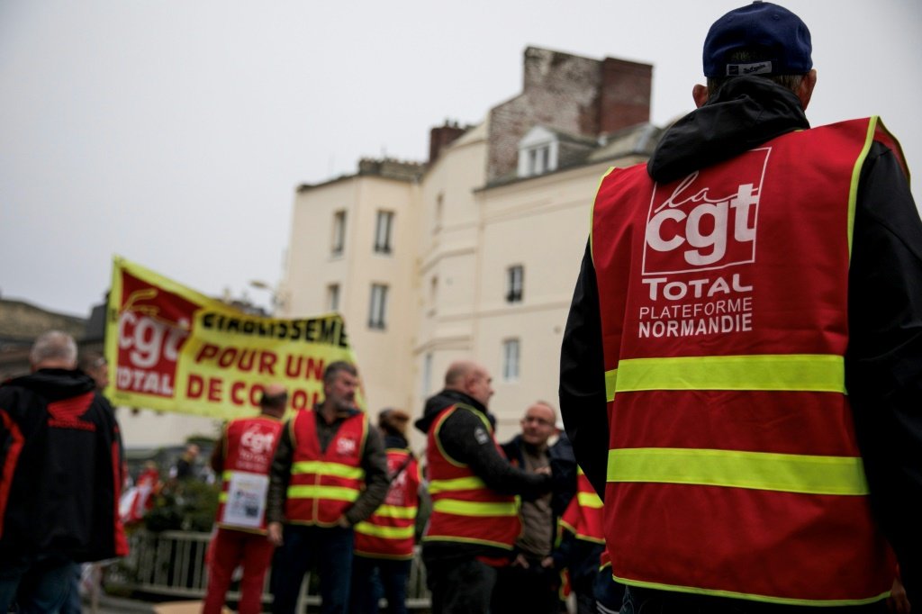 Manifestantes em Le Havre, noroeste da França, em 18 de outubro de 2022 (AFP/Reprodução)