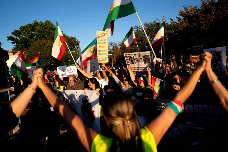 Manifestação em Washington em solidariedade aos manifestantes no Irã, em 15 de outubro de 2022 (AFP/Reprodução)