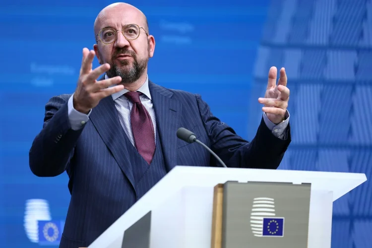 O presidente do Conselho Europeu, Charles Michel, em coletiva de imprensa após reunião de líderes do bloco em Bruxelas, em 21 de outubro de 2022 (AFP/AFP Photo)