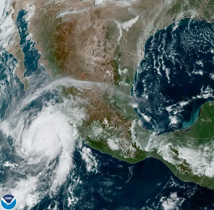 O furacão perderá força rapidamente em seu deslocamento pela zona montanhosa do estado de Guerrero (sul) e poderia dissipar-se ainda na quarta-feira (AFP/AFP)