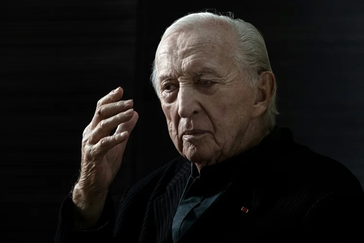 Pierre Soulages começou a ganhar destaque na década de 1950 (AFP/AFP)