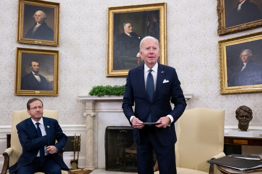 Biden fala com presidente israelense sobre drones iranianos na Ucrânia