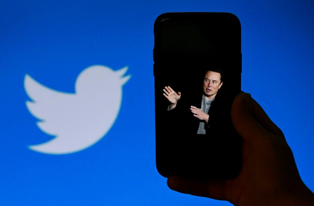 Elon Musk e Twitter: Rede social tem passado por algumas polêmicas após a compra pelo magnata americano (AFP/AFP Photo)