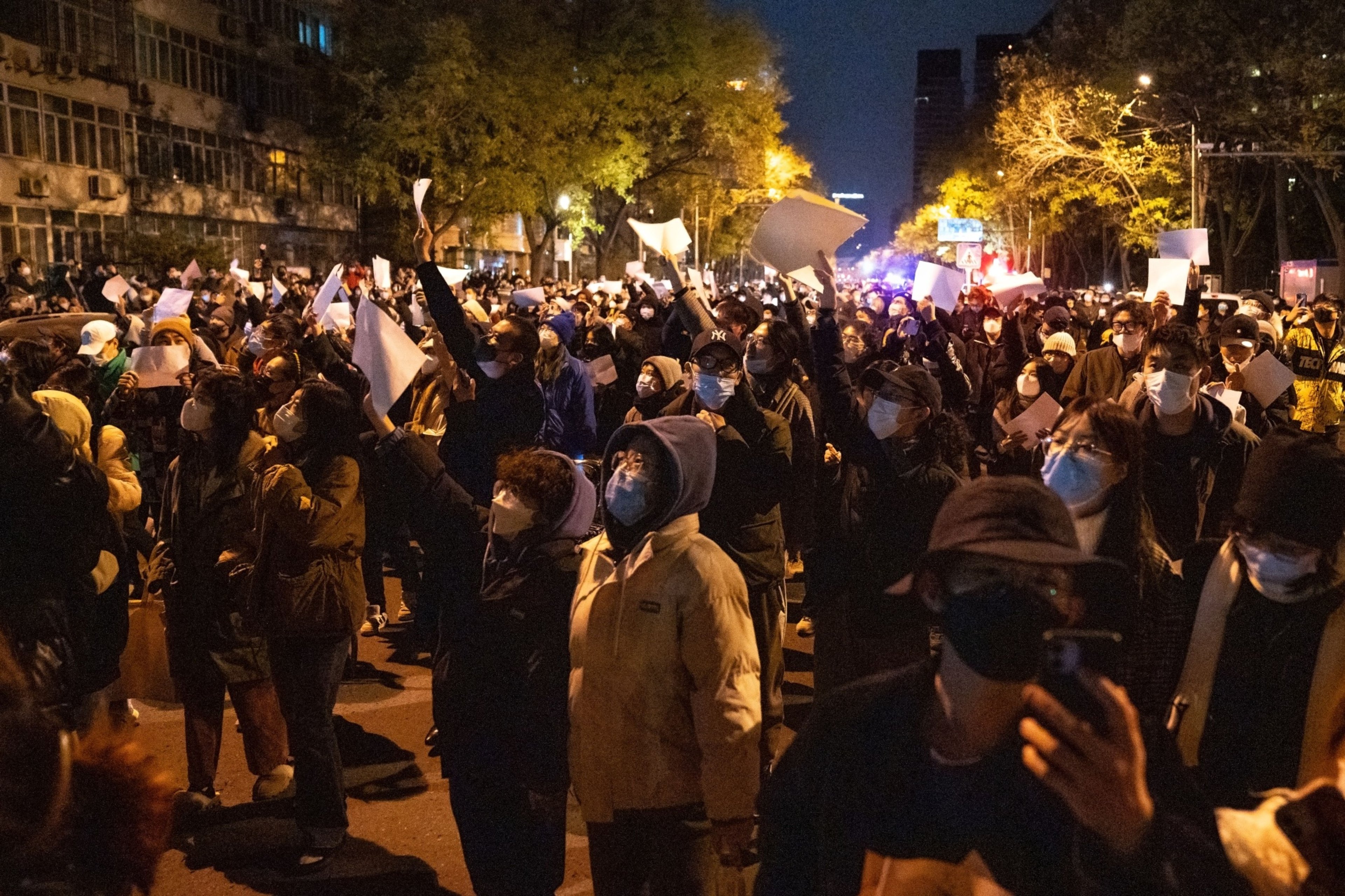 Protestos na China: manifestantes enfrentam a polícia em grande cidade do sul