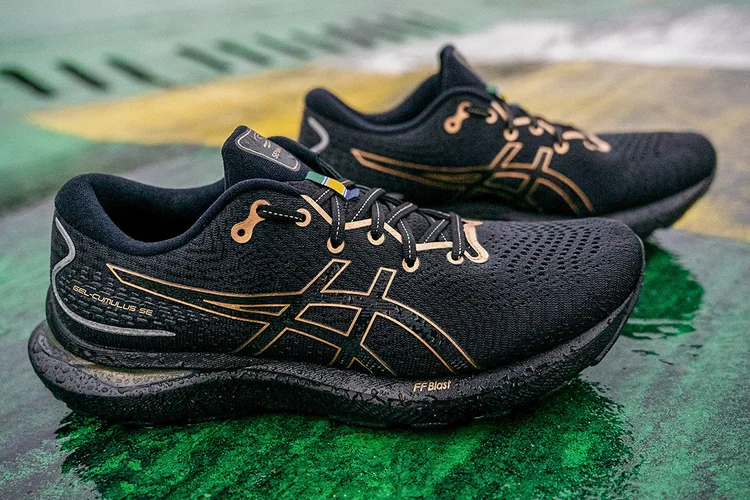 Asics Senna: detalhes como as cores da bandeira brasileira (Asics/Divulgação)