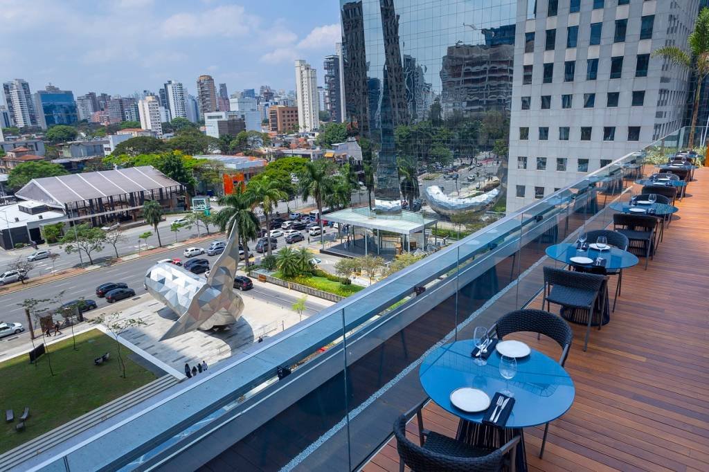 Conheça o novo rooftop que mistura bar e restaurante em point da Faria Lima