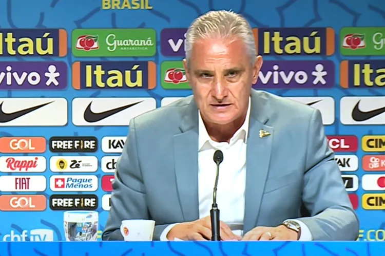 Tite: "A qualidade técnica e individual de Daniel Alves empresta nesse quesito é impressionante" (CBF TV/Reprodução)