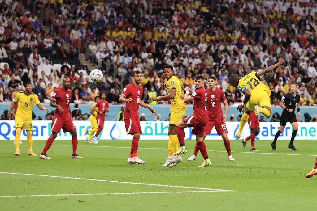 Equador vence por 2 a 0 e Catar é o 1º anfitrião a perder na estreia da Copa do Mundo