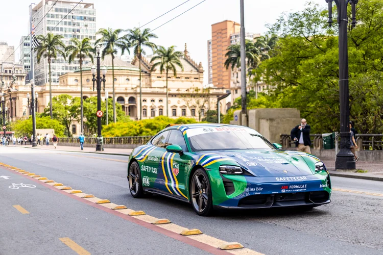 Safety car da Fórmula E circula pelo centro de São Paulo para divulgação da corrida na cidade. (Edson lopes/JR secom/Divulgação)