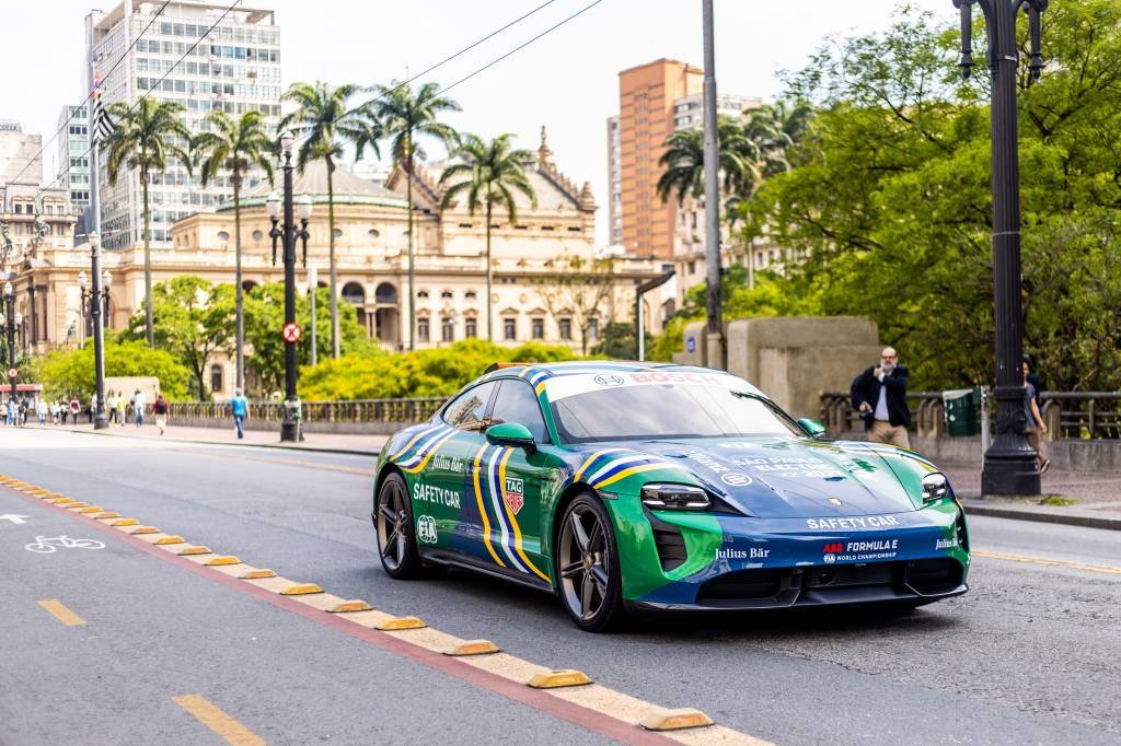 Corrida de carros elétricos em SP promove benefícios de mobilidade limpa -  Esportes - ANSA Brasil