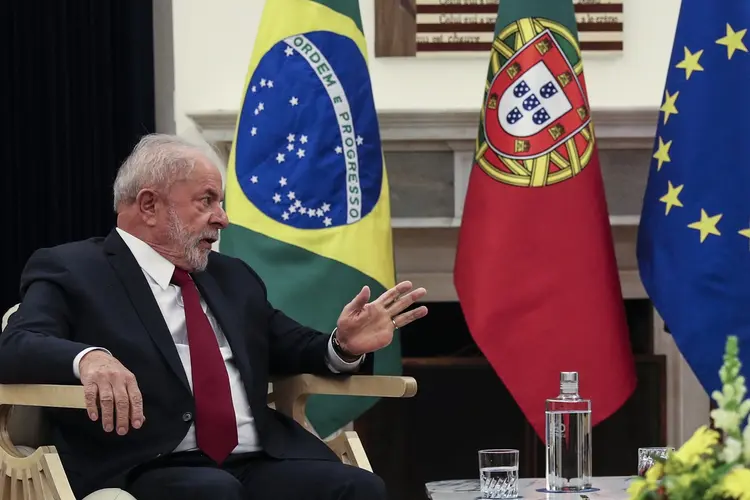 Lula: presidente eleito itou a melhora de indicadores econômicos como emprego e inflação ao fim do seu governo e destacou que o país tinha acumulado reserva cambial bilionária e tinha pago a dívida com o FMI (CARLOS COSTA/AFP/Getty Images)