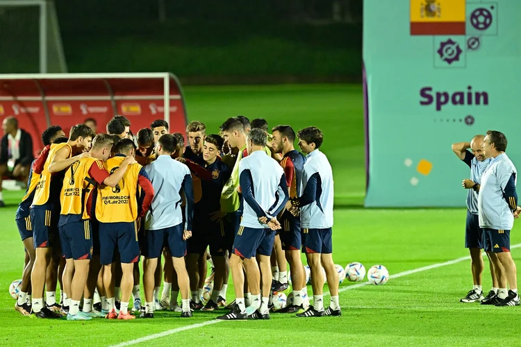 Spain's players gather on the pitch during a training session at the Qatar University Training ground in Doha on November 22, 2022, on the eve of their Qatar 2022 World Cup football match between Spain and Costa Rica. (Photo by JAVIER SORIANO / AFP) (Photo by JAVIER SORIANO/AFP via Getty Images) (JAVIER SORIANO/AFP/Getty Images)