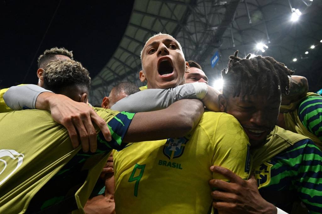 Estreia do Brasil: A festa pela vitória brasileira contrasta com a sobriedade com que o Catar recebe a Copa do Mundo (NELSON ALMEIDA/AFP/Getty Images)