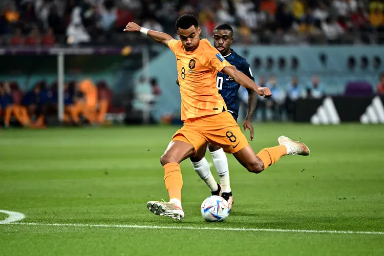 Em campo, Ajax e AZ Alkmaar empataram em 0 a 0, neste sábado (JEWEL SAMAD/AFP/Getty Images)