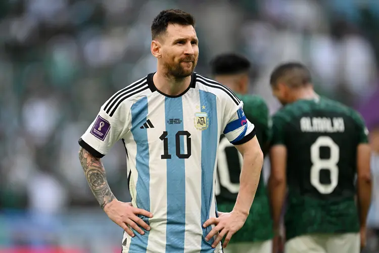 Após perder na partida de estreia para Arábia Saudita, a Argentina entra em campo buscando se reabilitar na Copa do Mundo (Matthias Hangst/Getty Images)
