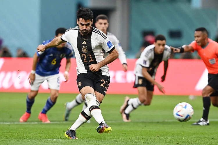 Jogadores alemães durante a Copa do Mundo 2022, no Catar (Claudio Villa/Getty Images)