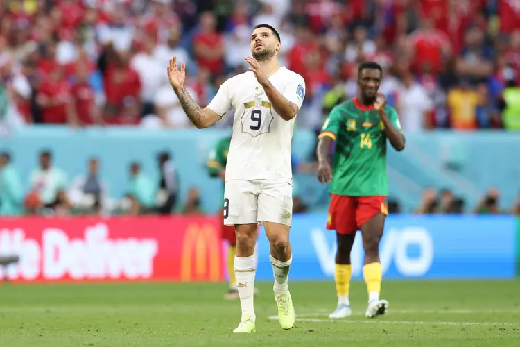 Sérvia em jogo contra Camarões: partida contra Eslovênia é válida pela Eurocopa (Elsa/Getty Images)