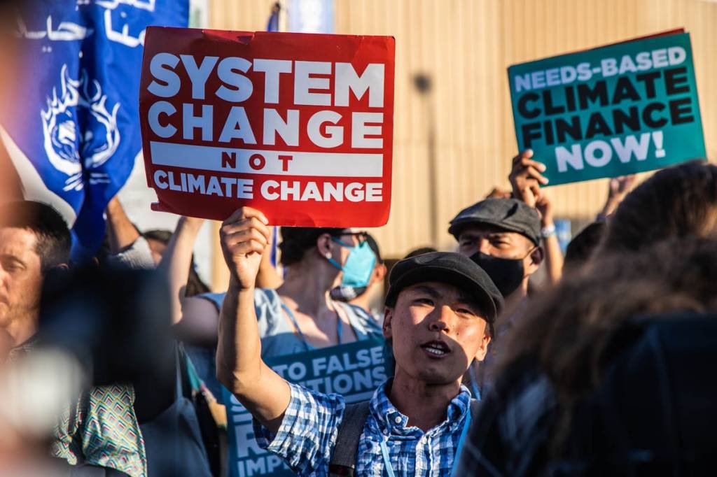 COP-27 chega a acordo sobre fundo para países com impactos climáticos