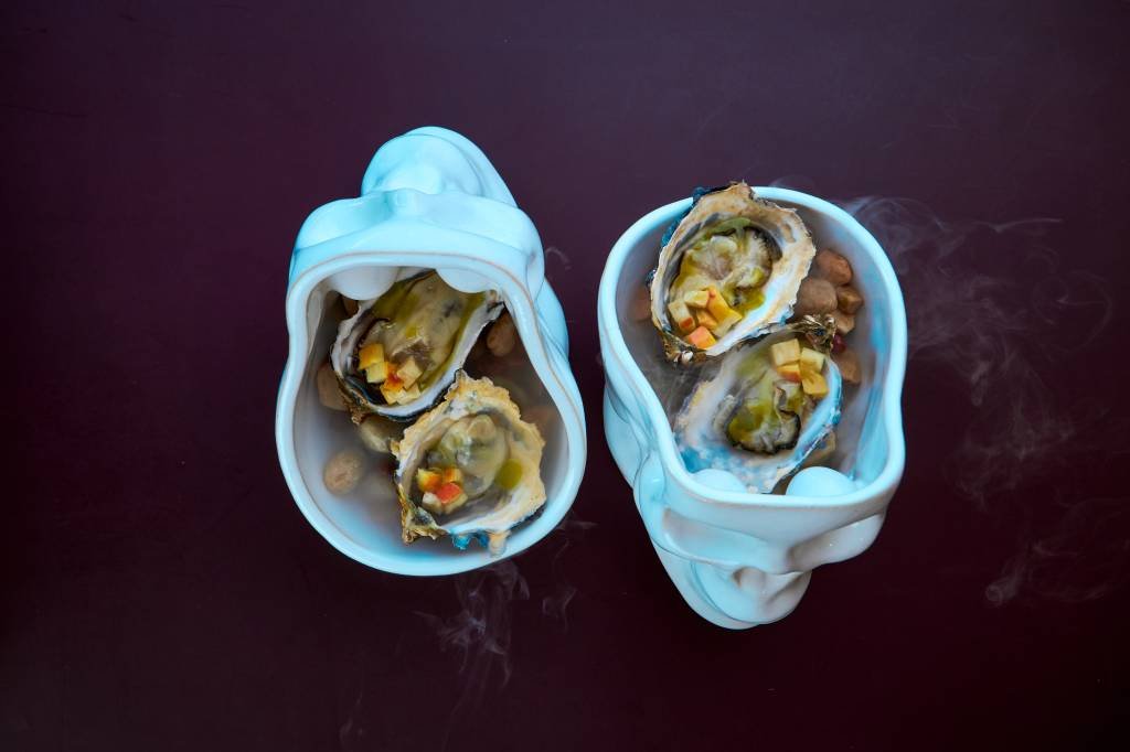 Tantin Bar: ostras frescas com caju. (Rodolfo Regini/Divulgação)