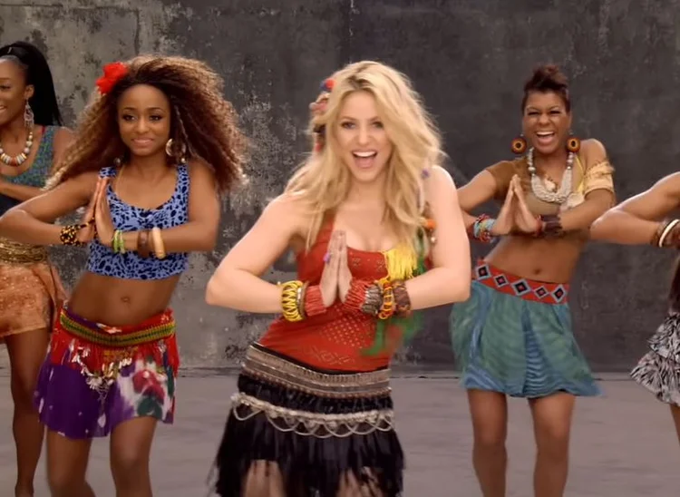 Waka-Waka da Shakira na Copa de 2010, foi muito tocado nas rádios da época (Youtube/Reprodução)