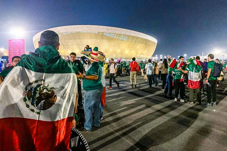 Torcedores mexicanos durante a Copa do Mundo no Catar (Lucas Amorim/Exame)