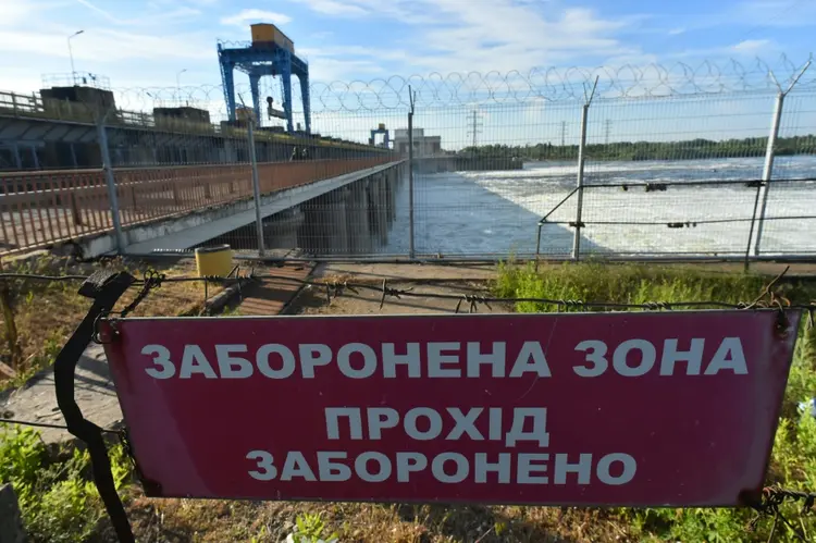 Ucrânia: ataque ucraniano danifica barragem hidrelétrica de Kakhovka, ocupada por forças russas (AFP/AFP Photo)