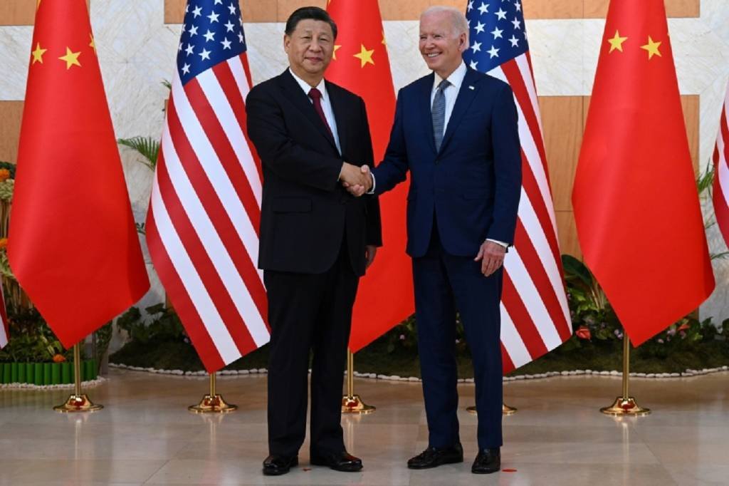 Biden e Xi expressam desejo de evitar conflitos entre EUA e China em primeira reunião
