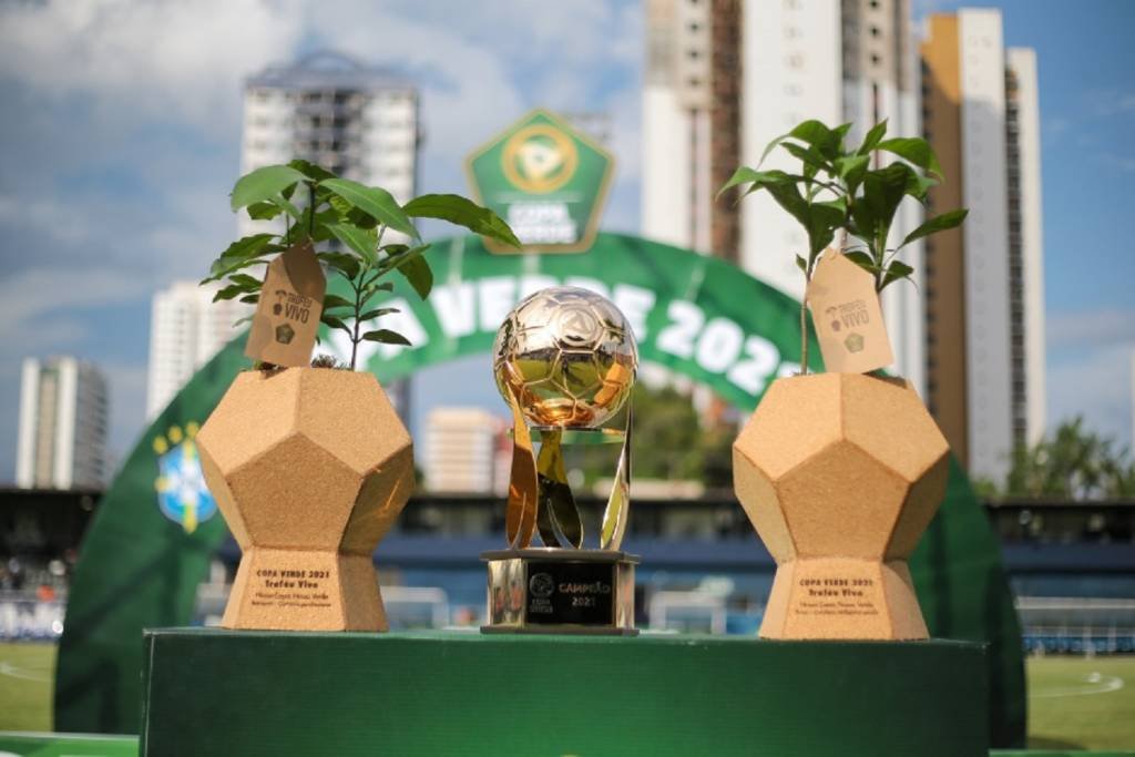 Jogos de futebol hoje, sábado, 19; onde assistir ao vivo e horário